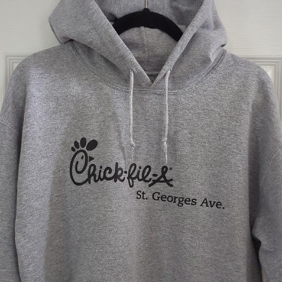 Chick-Fil-A Other - Sz.M Chick-Fil-A Gray Hoodie .. Kangaroo Style Hoodie w Front Pocket